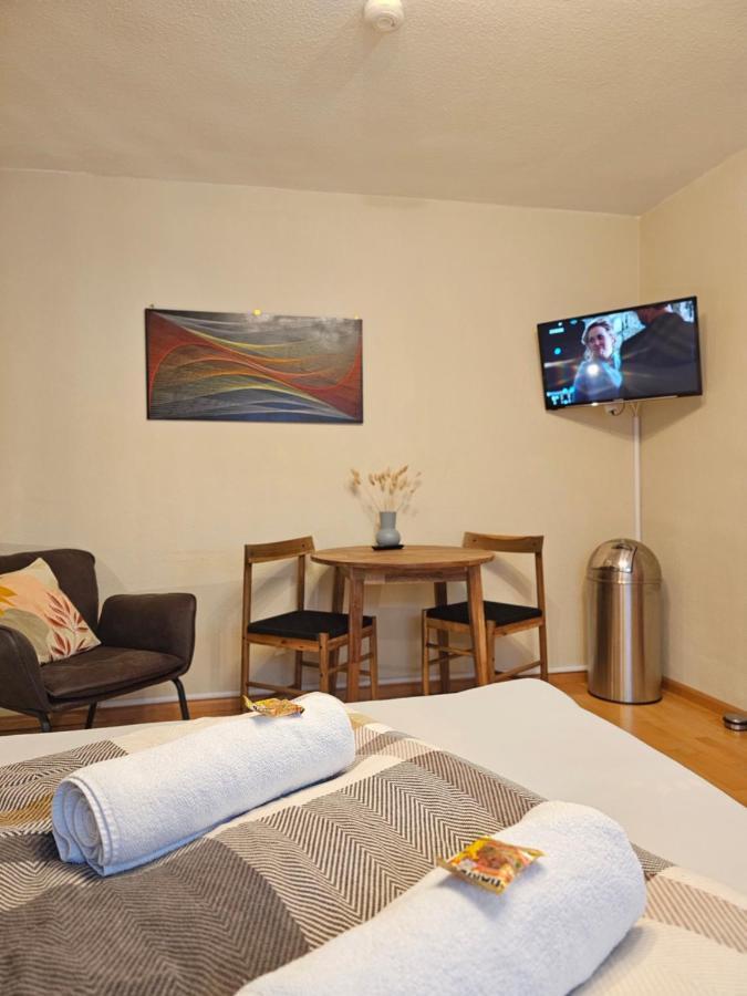 Doppelzimmer 1 I Geteiltes Bad & Kueche I Mit Dem Zug Nur 4 Min Bis Zum Hauptbahnhof Фрайбург-у-Брайсгау Екстер'єр фото